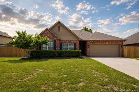 1017 W Quinton St S, Broken Arrow, OK 74011
