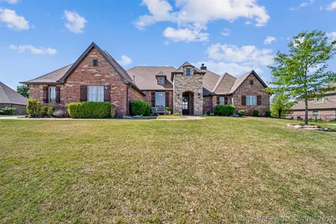 19736 E 69th St N, Owasso, OK 74055