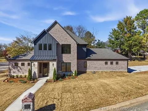 1937 S Surrey Ct, Bartlesville, OK 74006