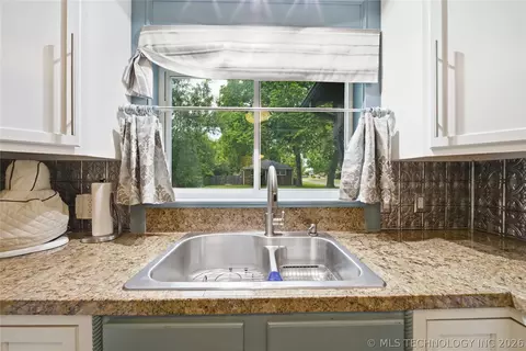 Kitchen - 1406 E 46th St, Tulsa, OK 74105 photo 3 of 4