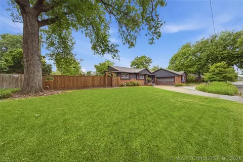 Exterior - 1406 E 46th St, Tulsa, OK 74105 photo 2 of 7