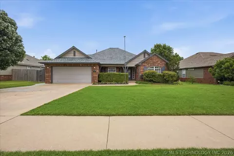 5212 Barr Dr, Sand Springs, OK 74063