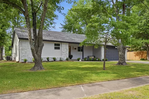 Exterior - 505 E Waco St, Broken Arrow, OK 74011 photo 2 of 6
