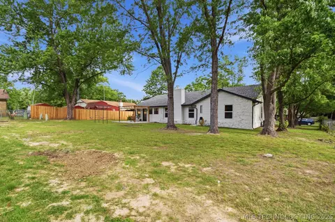 Exterior - 505 E Waco St, Broken Arrow, OK 74011 photo 5 of 6