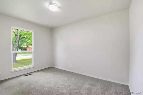 Bedroom - 505 E Waco St, Broken Arrow, OK 74011 photo 4 of 4