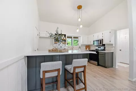 Kitchen - 505 E Waco St, Broken Arrow, OK 74011 photo 1 of 3