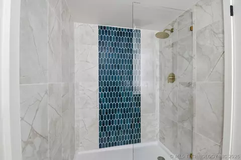 Bath - 505 E Waco St, Broken Arrow, OK 74011 photo 1 of 4