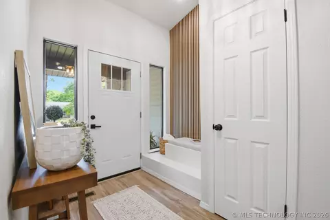 Entry Way - 505 E Waco St, Broken Arrow, OK 74011 photo 2 of 2
