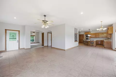 Living - 20499 Us Highway 64 Way, Haskell, OK 74436 photo 5 of 10