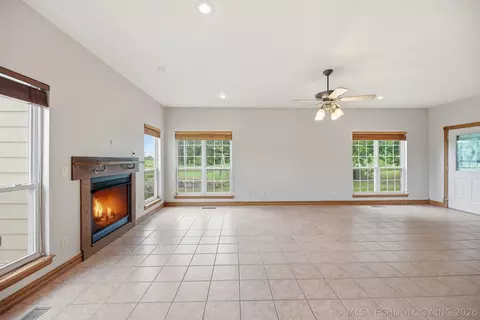 Living - 20499 Us Highway 64 Way, Haskell, OK 74436 photo 1 of 10