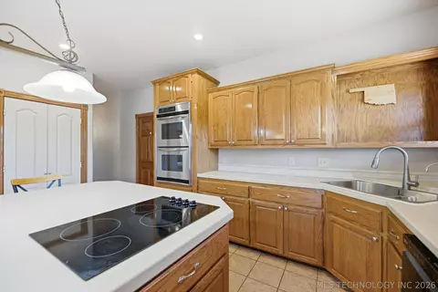 Kitchen - 20499 Us Highway 64 Way, Haskell, OK 74436 photo 3 of 4