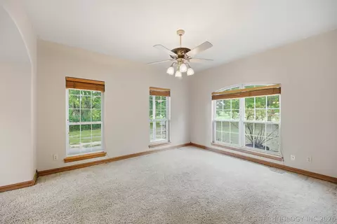 Living - 20499 Us Highway 64 Way, Haskell, OK 74436 photo 6 of 10