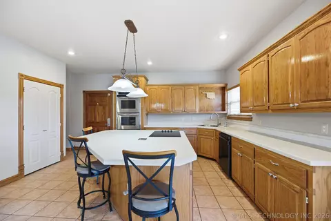 Kitchen - 20499 Us Highway 64 Way, Haskell, OK 74436 photo 2 of 4