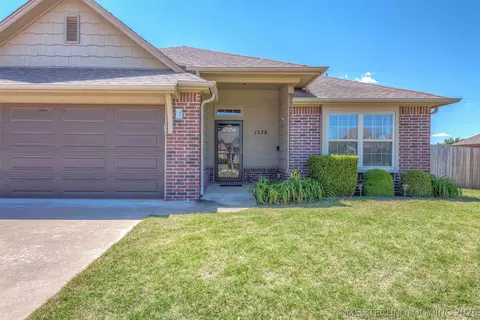 1228 E 134th St, Glenpool, OK 74033