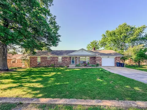 306 E Willis Rd, Tahlequah, OK 74464