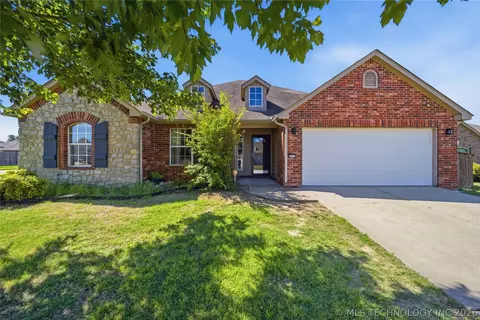 21110 E 40th St, Broken Arrow, OK 74014