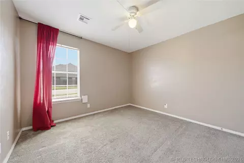 Bedroom - 21110 E 40th St, Broken Arrow, OK 74014 photo 4 of 4