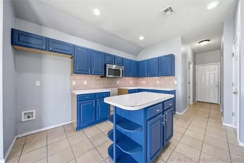 Kitchen - 21110 E 40th St, Broken Arrow, OK 74014 photo 1 of 3