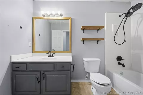 Bath - 21110 E 40th St, Broken Arrow, OK 74014 photo 4 of 4