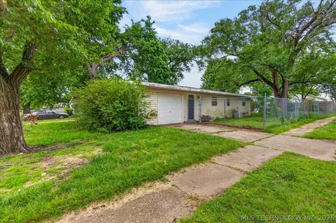 221 Spring Rd, Bartlesville, OK 74003