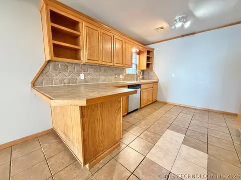 Kitchen - 3408 E 4th Pl, Tulsa, OK 74112 photo 2 of 6
