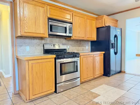 Kitchen - 3408 E 4th Pl, Tulsa, OK 74112 photo 3 of 6
