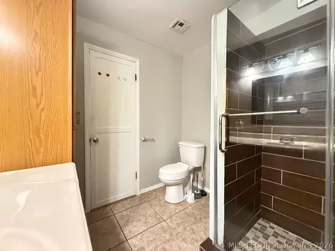 Bath - 3408 E 4th Pl, Tulsa, OK 74112 photo 3 of 4