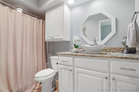 Bath - 3733 E 64th Pl, Tulsa, OK 74136 photo 7 of 9