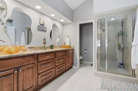 Bath - 3733 E 64th Pl, Tulsa, OK 74136 photo 4 of 9