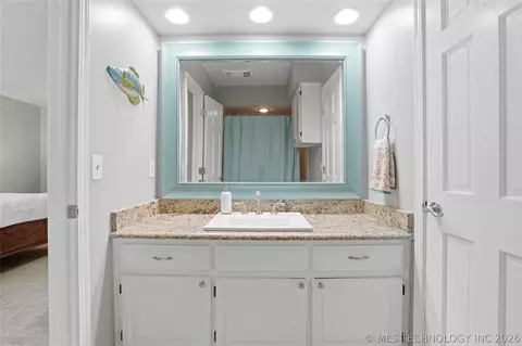 Bath - 3733 E 64th Pl, Tulsa, OK 74136 photo 8 of 9