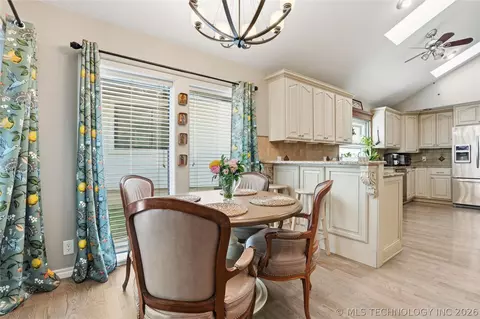 Dining - 3733 E 64th Pl, Tulsa, OK 74136 photo 3 of 4