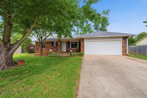 707 W 46th Pl, Sand Springs, OK 74063