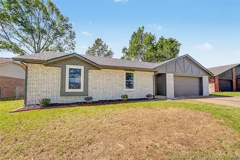 301 Valhalla Dr, Muskogee, OK 74403
