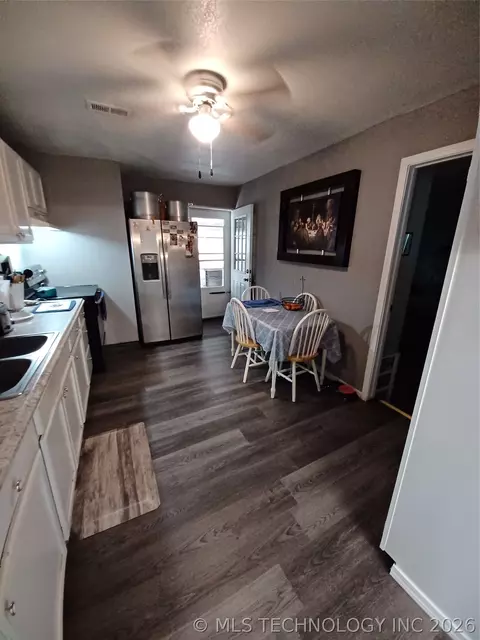 Kitchen - 416747 Delaware Dr, Checotah, OK 74426 photo 2 of 3
