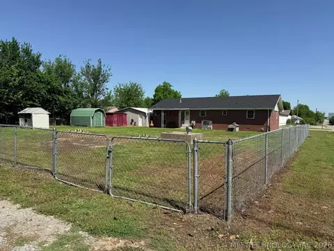 Exterior - 1445 E Oak St, Cushing, OK 74023 photo 6 of 6