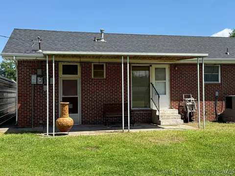 Exterior - 1445 E Oak St, Cushing, OK 74023 photo 2 of 6