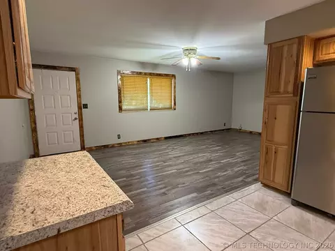 Living - 1445 E Oak St, Cushing, OK 74023 photo 2 of 2