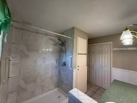 Bath - 1445 E Oak St, Cushing, OK 74023 photo 2 of 2