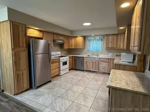 Kitchen - 1445 E Oak St, Cushing, OK 74023 photo 1 of 1