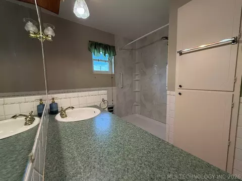 Bath - 1445 E Oak St, Cushing, OK 74023 photo 1 of 2