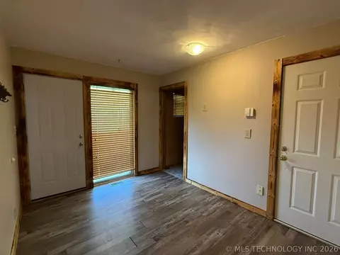 Entry Way - 1445 E Oak St, Cushing, OK 74023 photo 1 of 1
