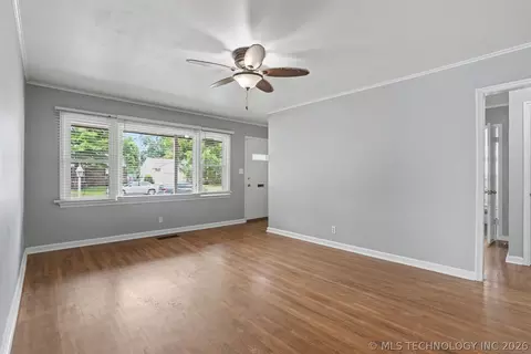 Living - 1448 E 52nd Pl, Tulsa, OK 74105 photo 3 of 4