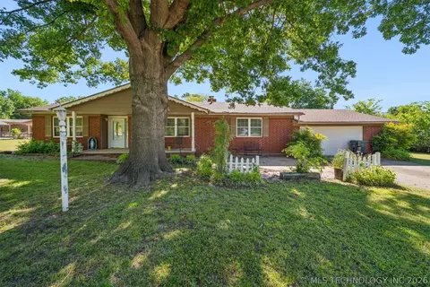 758 Summer Ln, Claremore, OK 74017