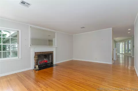 Living - 1945 E 35th Pl, Tulsa, OK 74105 photo 2 of 5