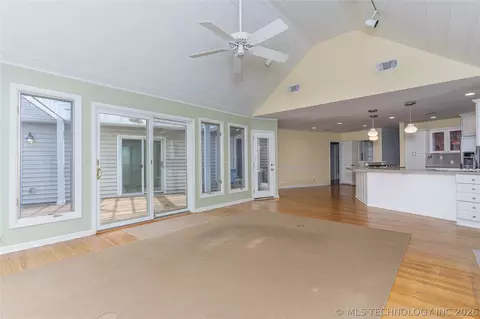 Living - 1945 E 35th Pl, Tulsa, OK 74105 photo 3 of 5