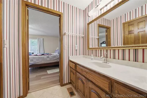 Bath - 5717 E 97th Pl S, Tulsa, OK 74137 photo 3 of 6