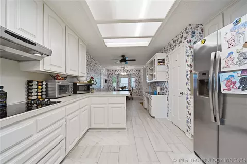 Kitchen - 5717 E 97th Pl S, Tulsa, OK 74137 photo 1 of 6