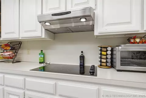 Kitchen - 5717 E 97th Pl S, Tulsa, OK 74137 photo 6 of 6