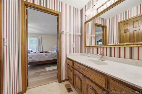 Bath - 5717 E 97th Pl S, Tulsa, OK 74137 photo 3 of 6
