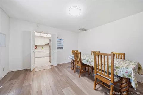 Dining - 5717 E 97th Pl S, Tulsa, OK 74137 photo 2 of 3